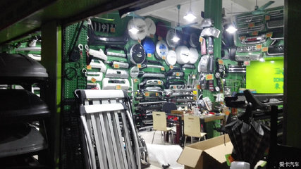 閑逛廣州永福路汽車(chē)用品一條街 探秘汽車(chē)零配件批發(fā)集散地